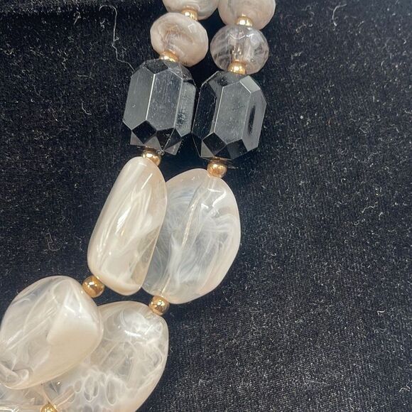 Womens Chunky Frosted Beads With Faceted Acrylic Double Layer Beaded Necklace OS - Picture 3 of 5